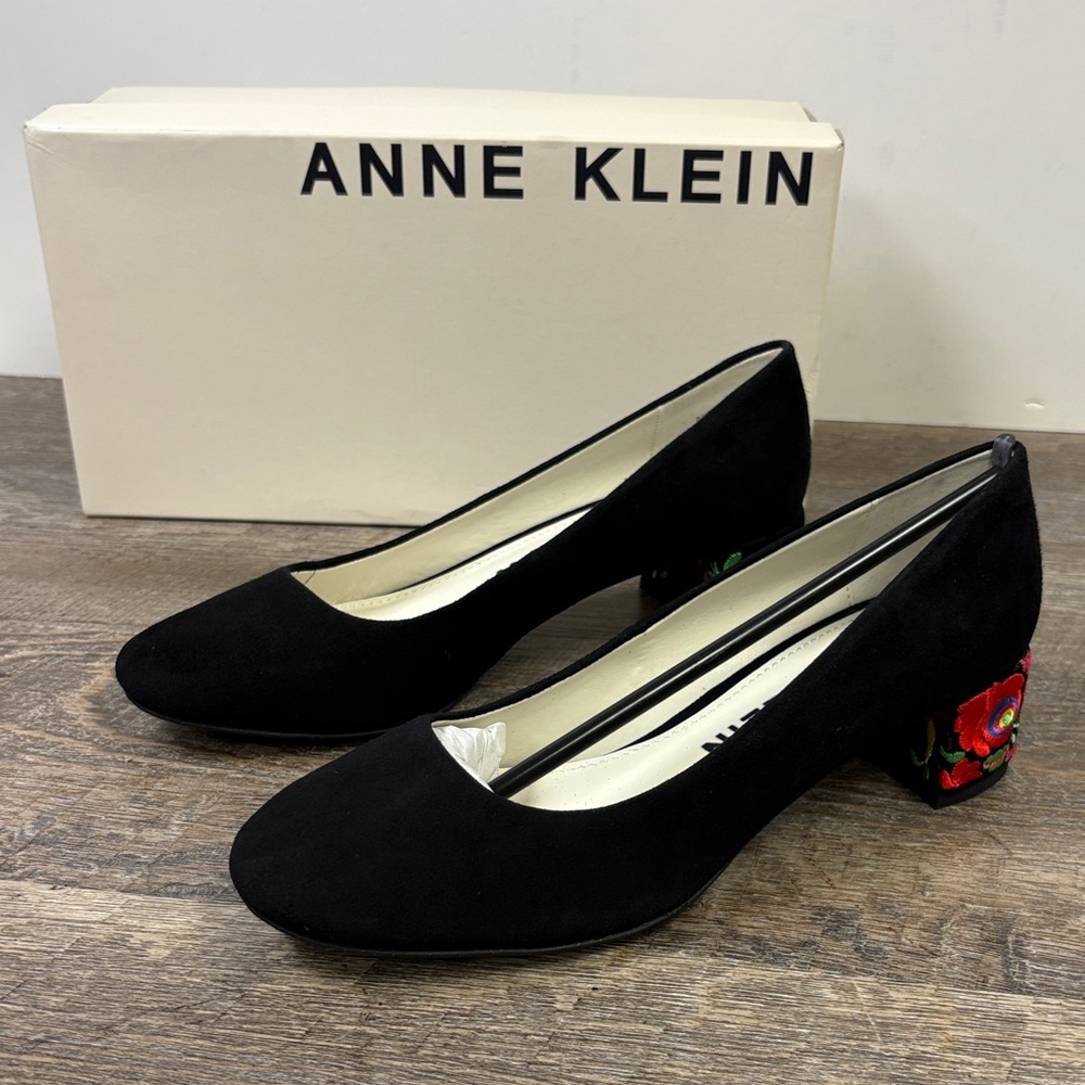 Anne Klein “Akhanlin” Black Suede Pumps – Size 7.5M